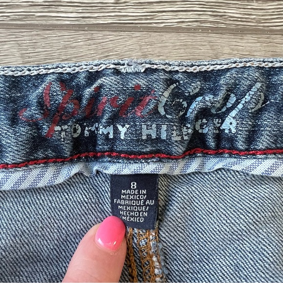 Tommy Hilfiger Medium Wash Spirit Crop Jeans | Size 8 - Picture 5 of 9